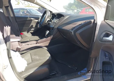 2015 Ford Focus Se z USA, uszkodzony, nr VIN 1FADP3K26FL328663